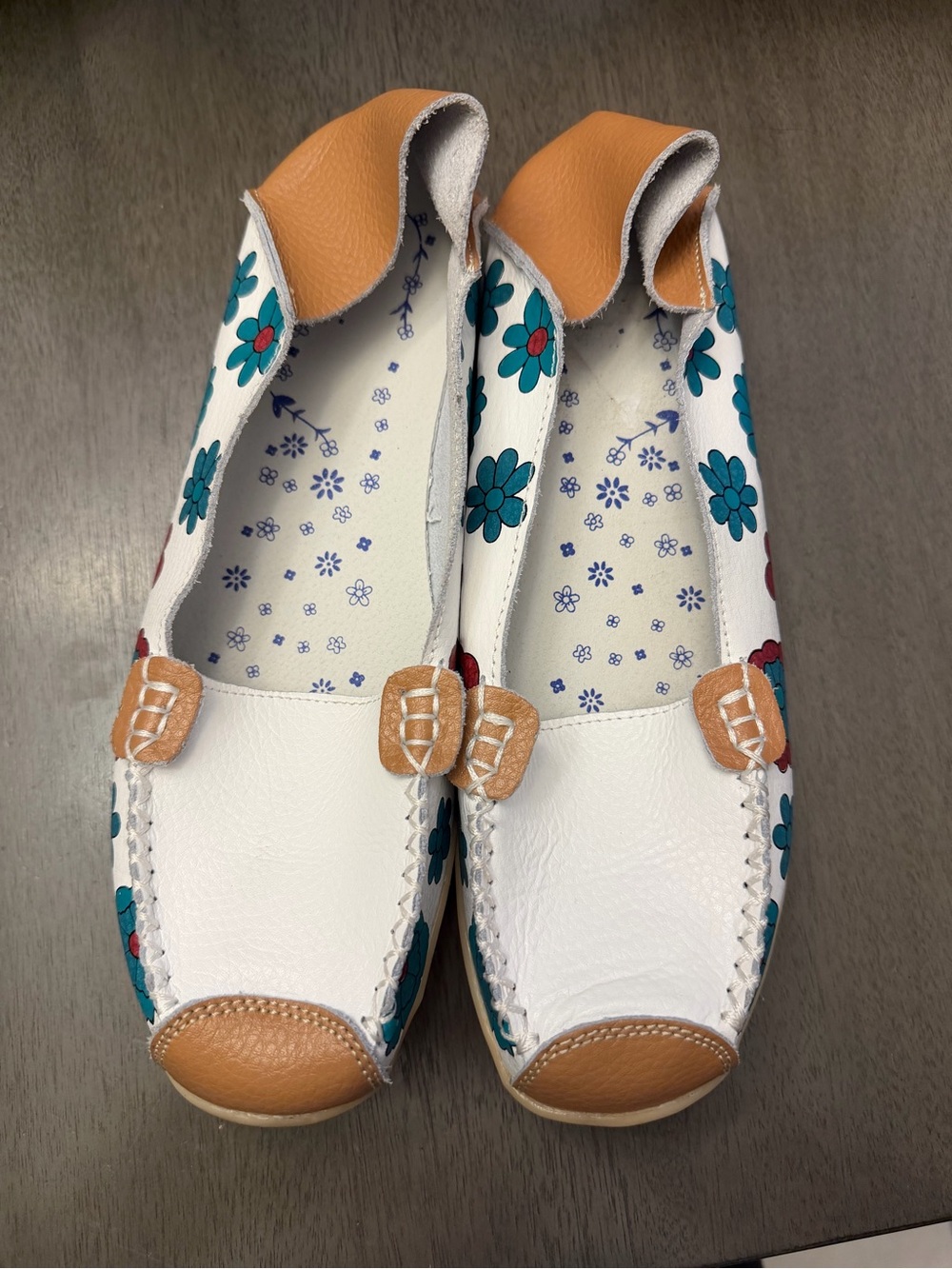 Venus Celia women’s  leather loafers size 9 (41)  super light & comfy